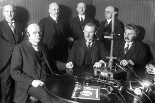 Bild 102-00231 Wilhelm Marx im Radio